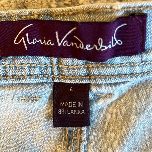 Gloria Vanderbilt Size 6 Straight Leg Jeans Like New - Picture 2 of 6